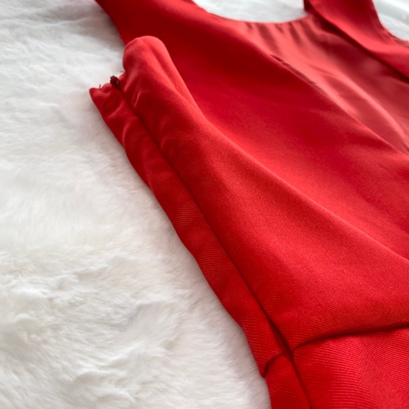 NWT Red Dress Boutique Open Back Red Dress With Bow in Size Medium - Picture 9 of 16